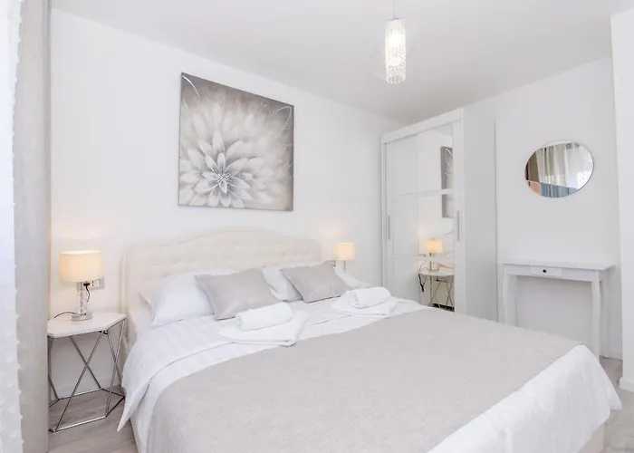 Luxury Center Apartment